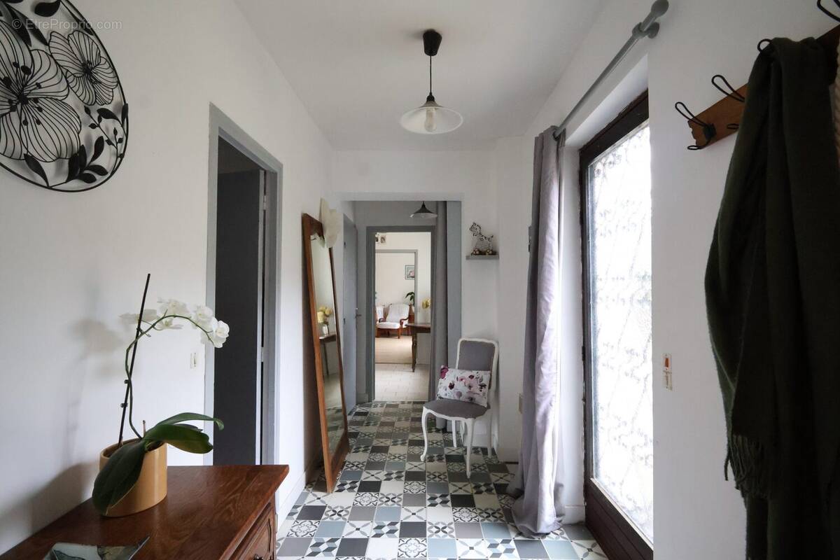 Maison 200 m² à Michery  - photo 1
