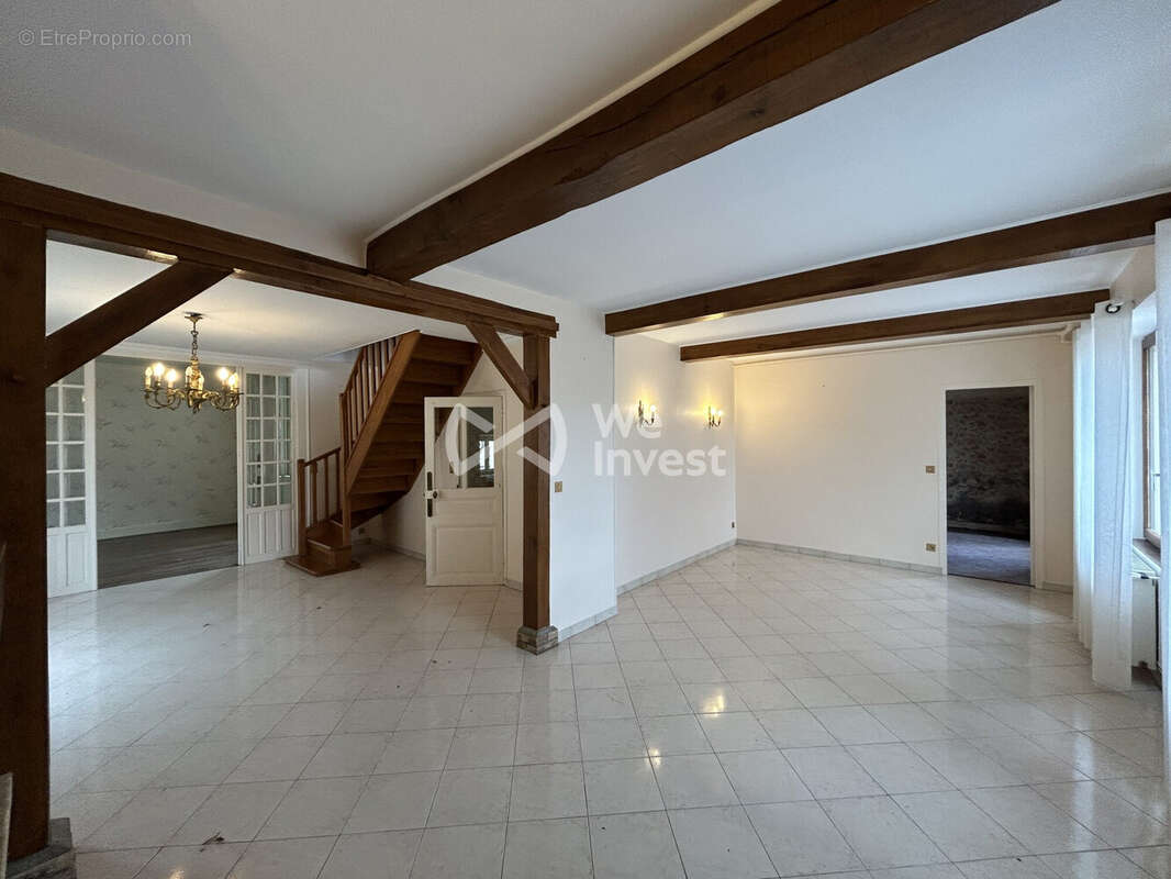 Salon - Maison à FONTAINE-FOURCHES