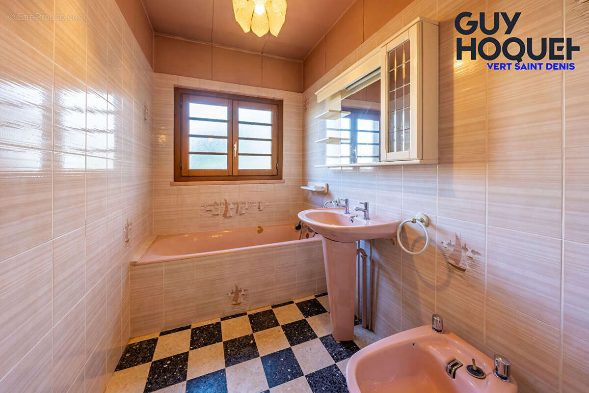 Maison à VERT-SAINT-DENIS