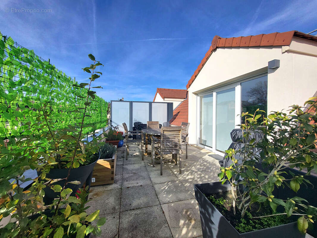 Appartement à LES CLAYES-SOUS-BOIS