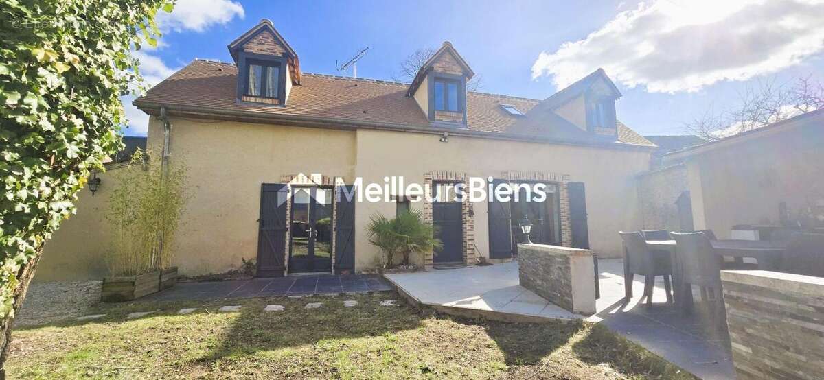 Maison à BERCHERES-LES-PIERRES