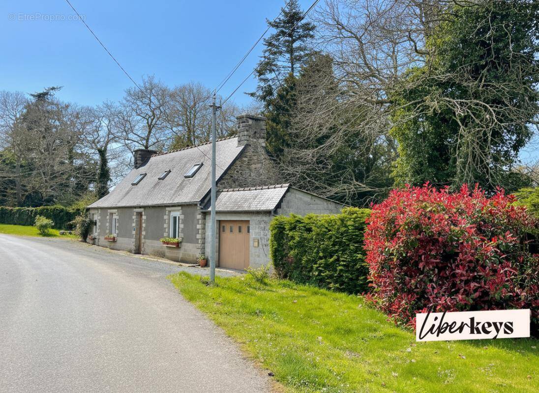 Maison à LA ROCHE-DERRIEN