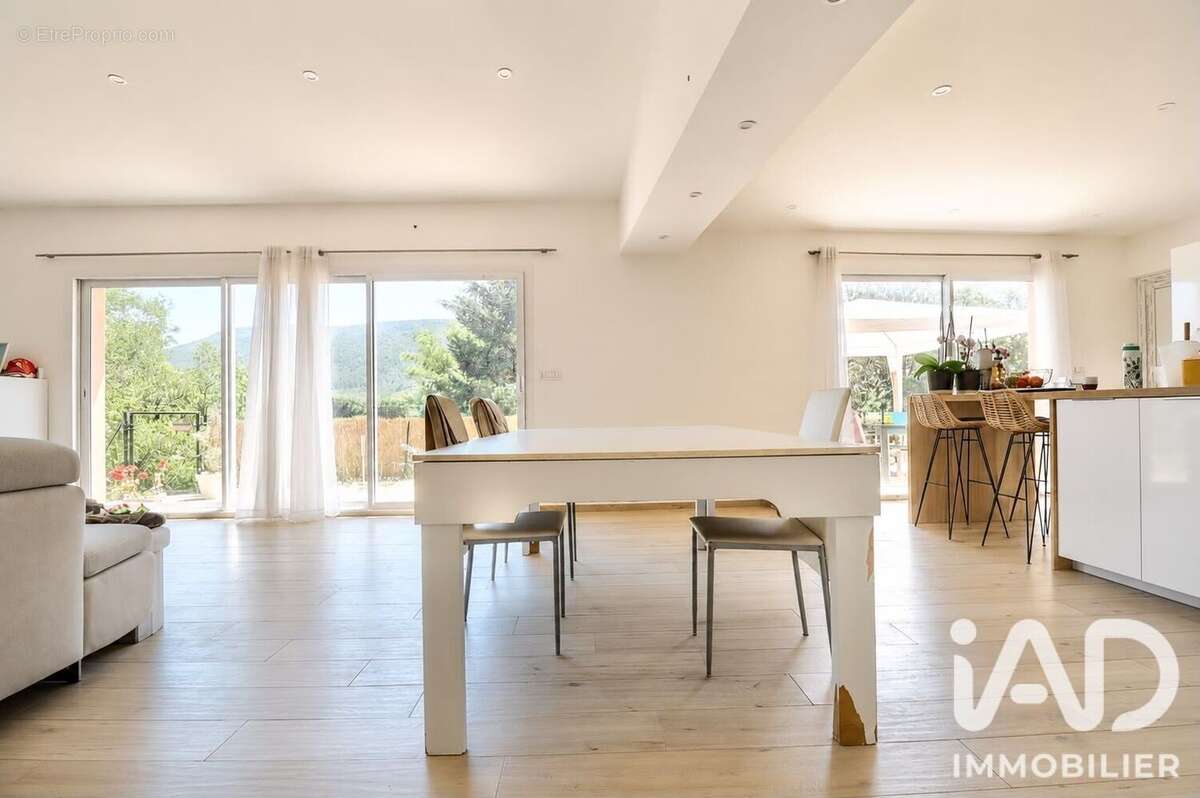 Maison 140 m² à Signes  - photo 4