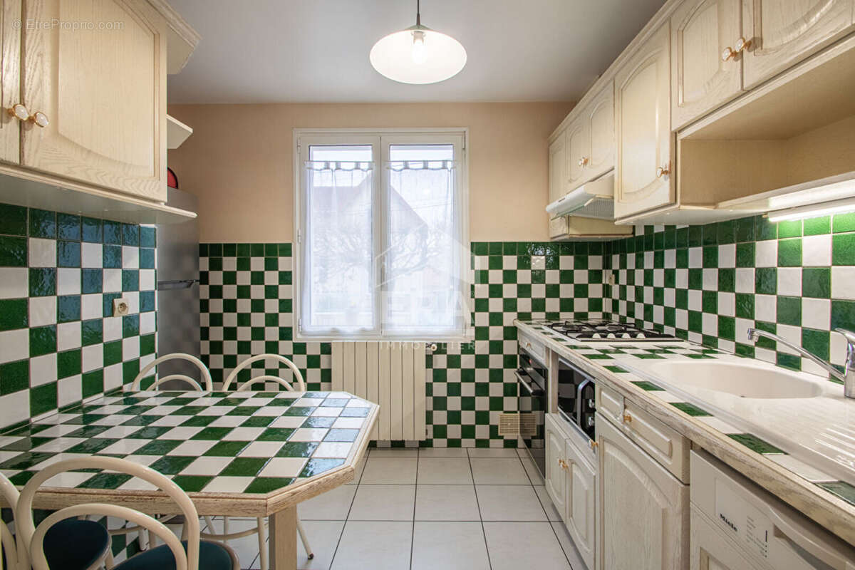 Maison à CHAMPS-SUR-MARNE