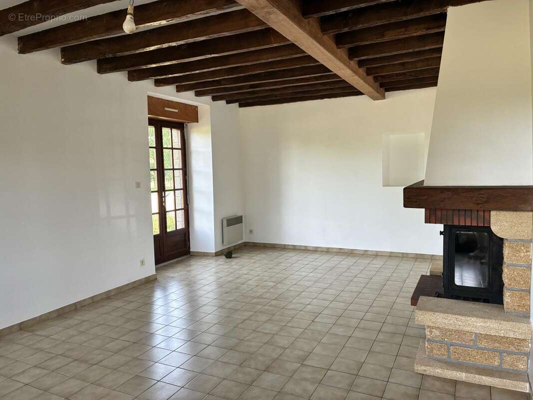 Maison à LA BAZOGE-MONTPINCON