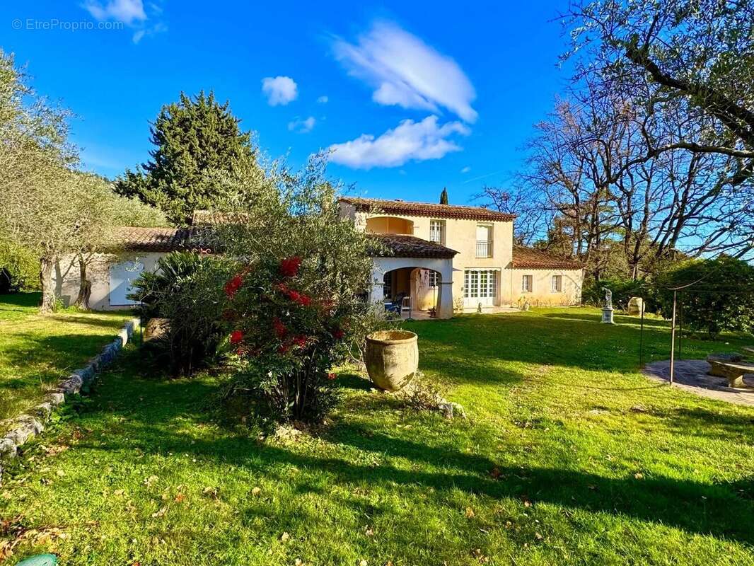 37mn cannes à speracedes vente villa individuelle sur terrain plat avec piscine - photo 3