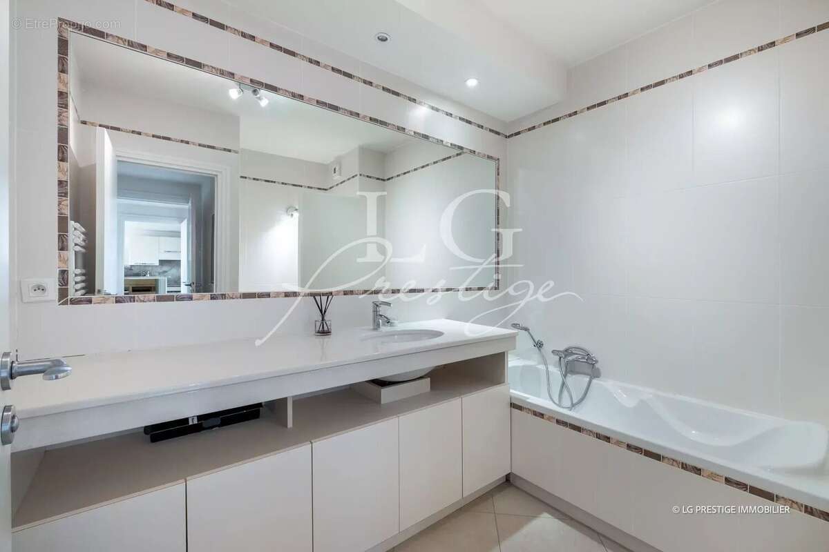 Appartement à MANDELIEU-LA-NAPOULE