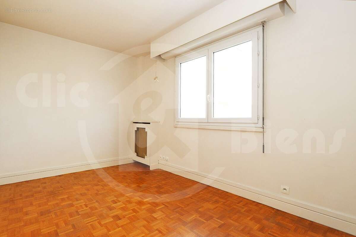 p2-06-2025 - Appartement à PARIS-15E