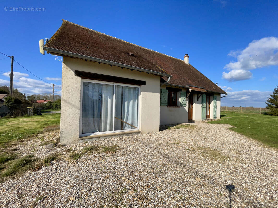 Maison à DAMVILLE
