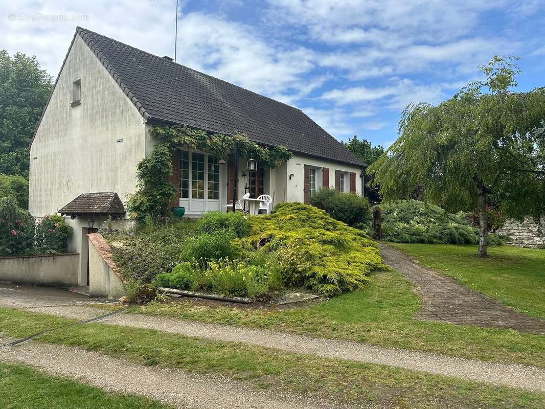 Maison à LE THILLAY