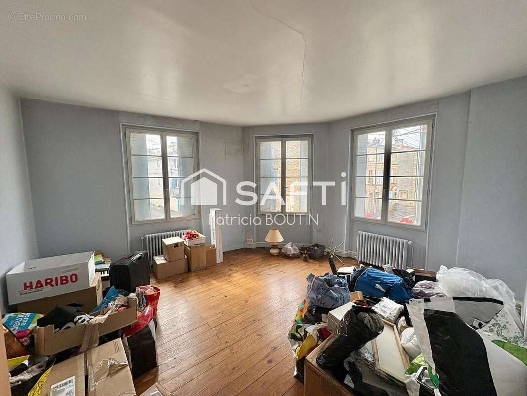 Photo 2 - Commerce à NIORT