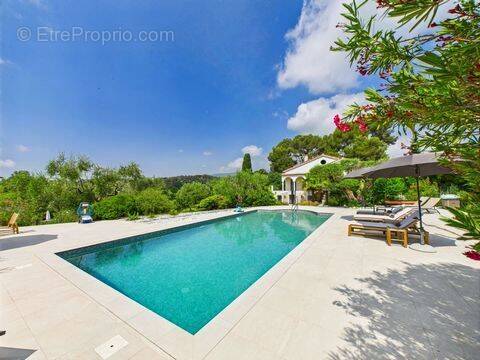 Maison à ROQUEFORT-LES-PINS