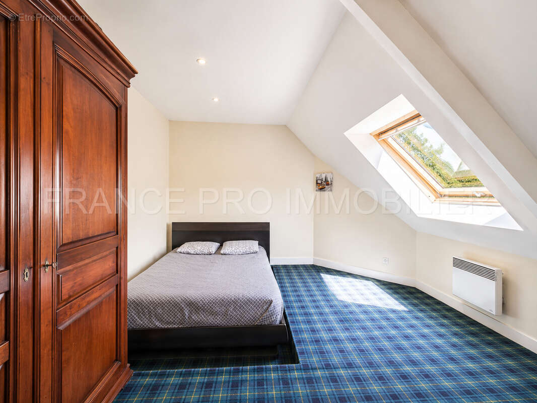 Spacieuse maison familiale de 165 m2 avec 5 chambres, 2 garages et jardin - photo 11