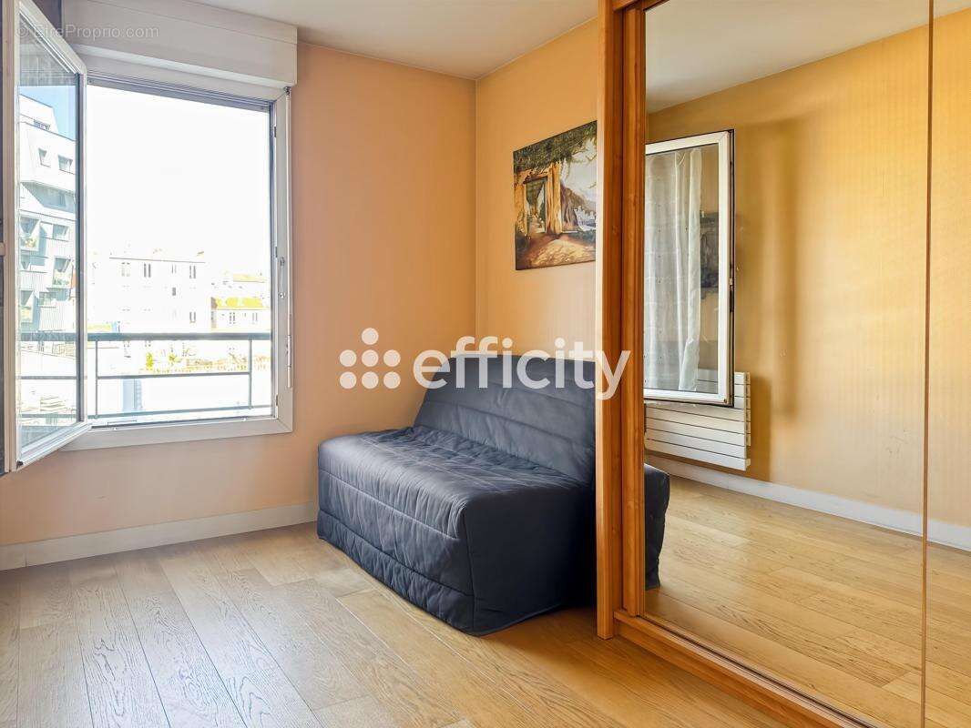 Appartement à PARIS-14E