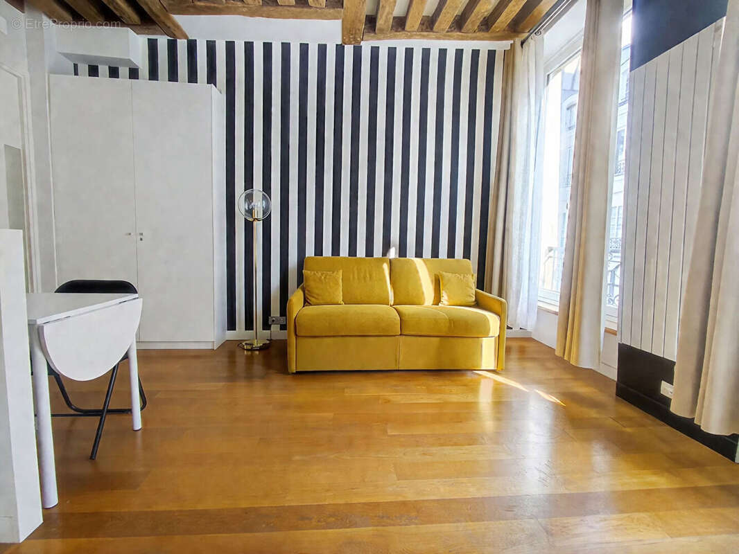 Appartement à PARIS-1E