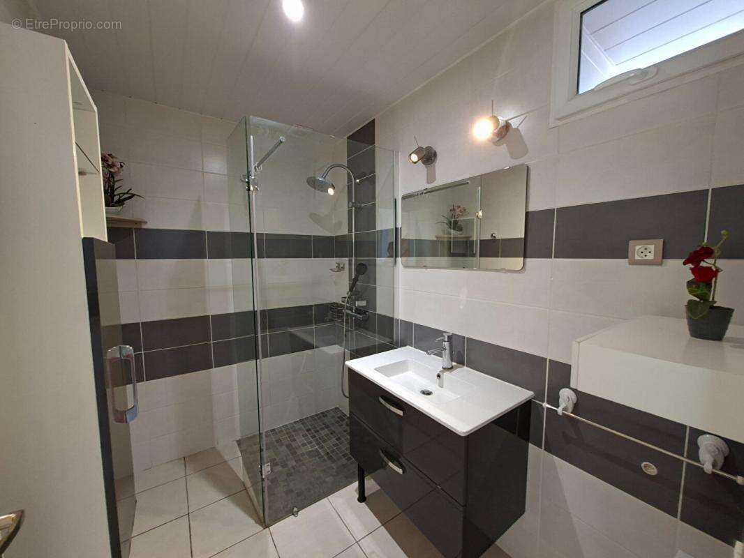 Jolie petite Maison  en pierre Saint-Estèphe 5 pièce(s) 80 m2 - photo 2