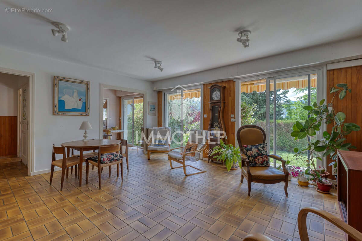 Maison à MEYLAN