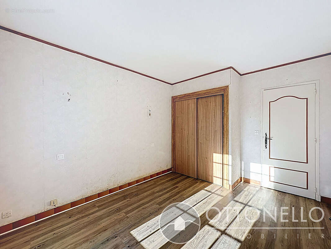 Maison à ROQUEBRUNE-SUR-ARGENS