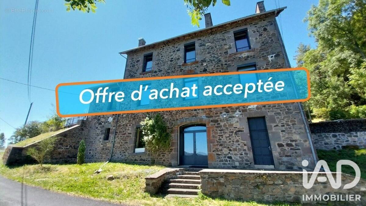 Photo 1 - Maison à BESSE-ET-SAINT-ANASTAISE