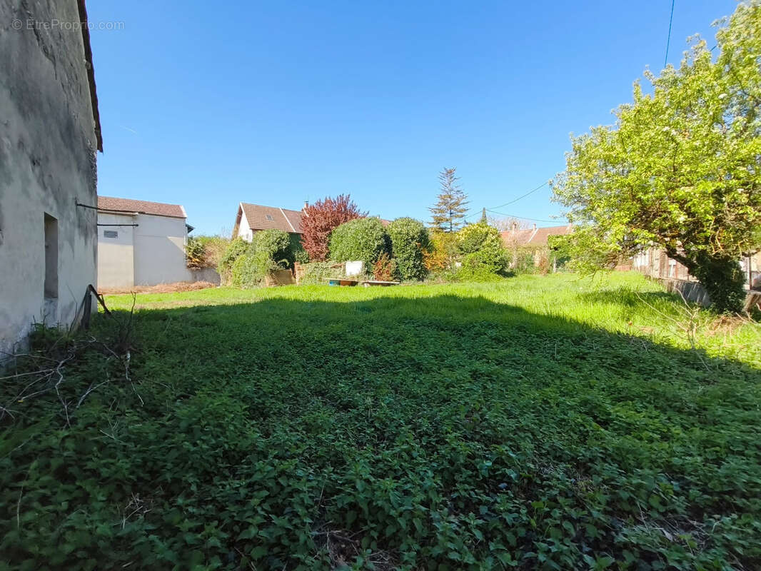 Terrain à BOUVESSE-QUIRIEU