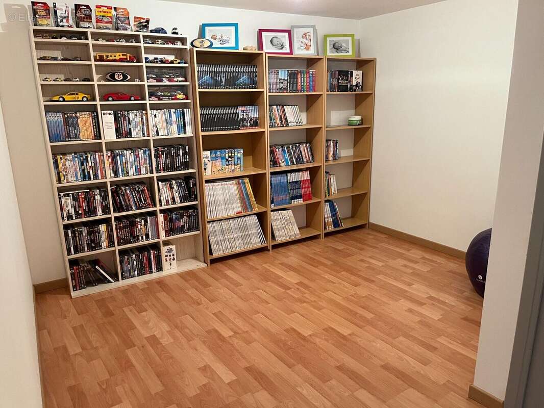 Appartement à COURS-LA-VILLE