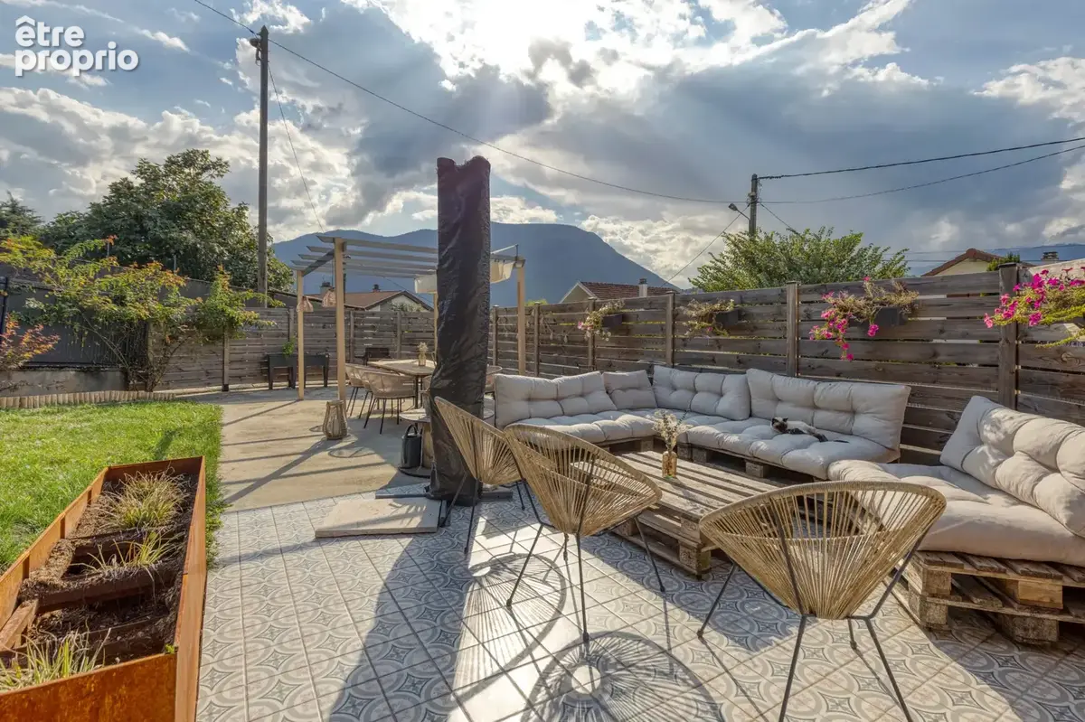 VIZILLE - Maison de 92m2 habitables + 60 m2 utiles, rénovée avec goût, disposant d'une vue dégagée et de beaux - photo 19