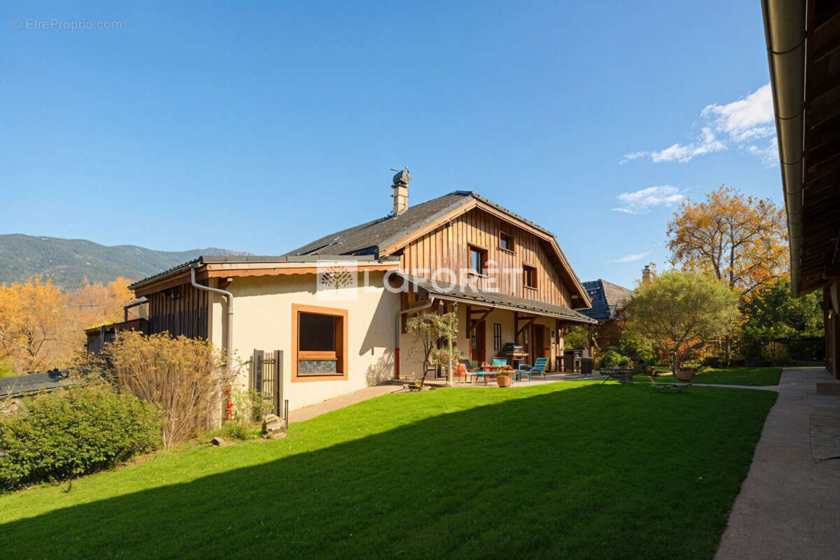 Maison à GILLY-SUR-ISERE