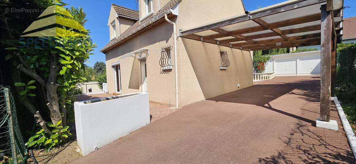 Maison à VILLECRESNES