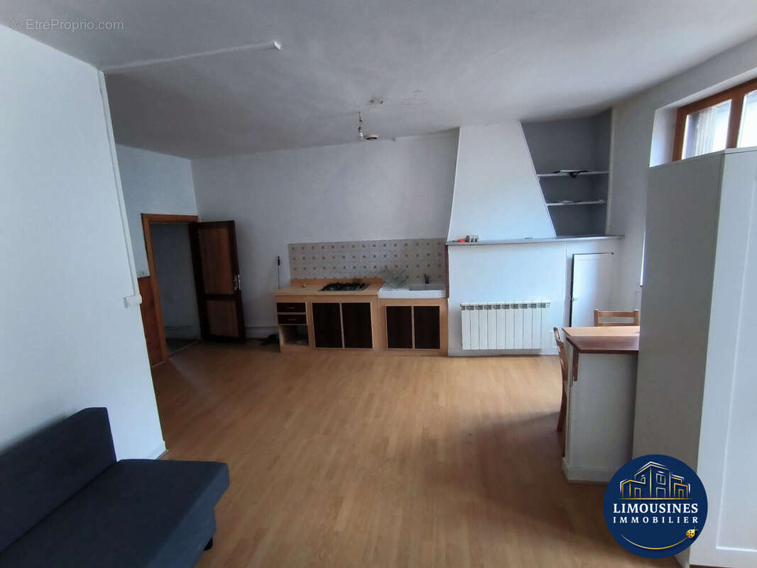 Appartement à SAINT-LEONARD-DE-NOBLAT