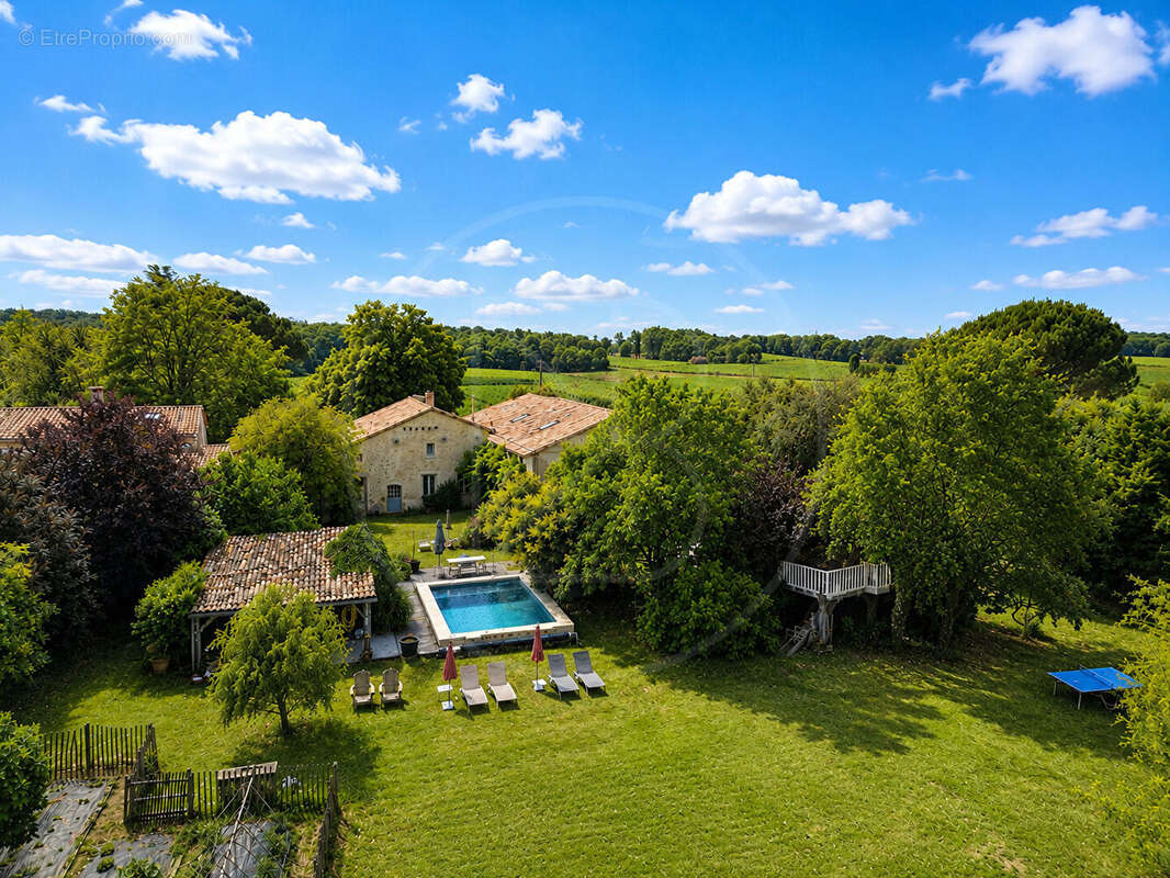 Maison à SAINT-EMILION