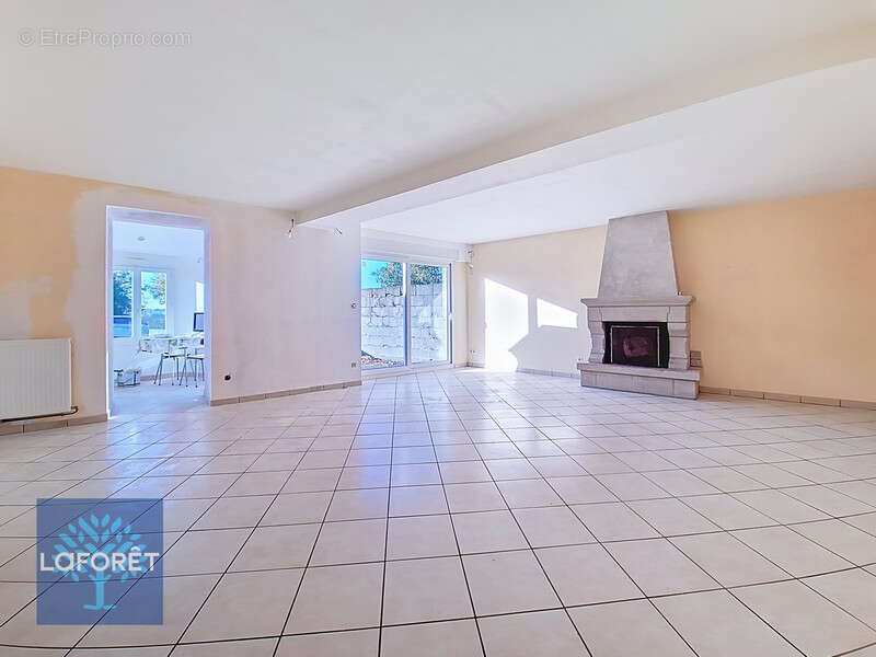 Maison à LOUVIGNE-DU-DESERT