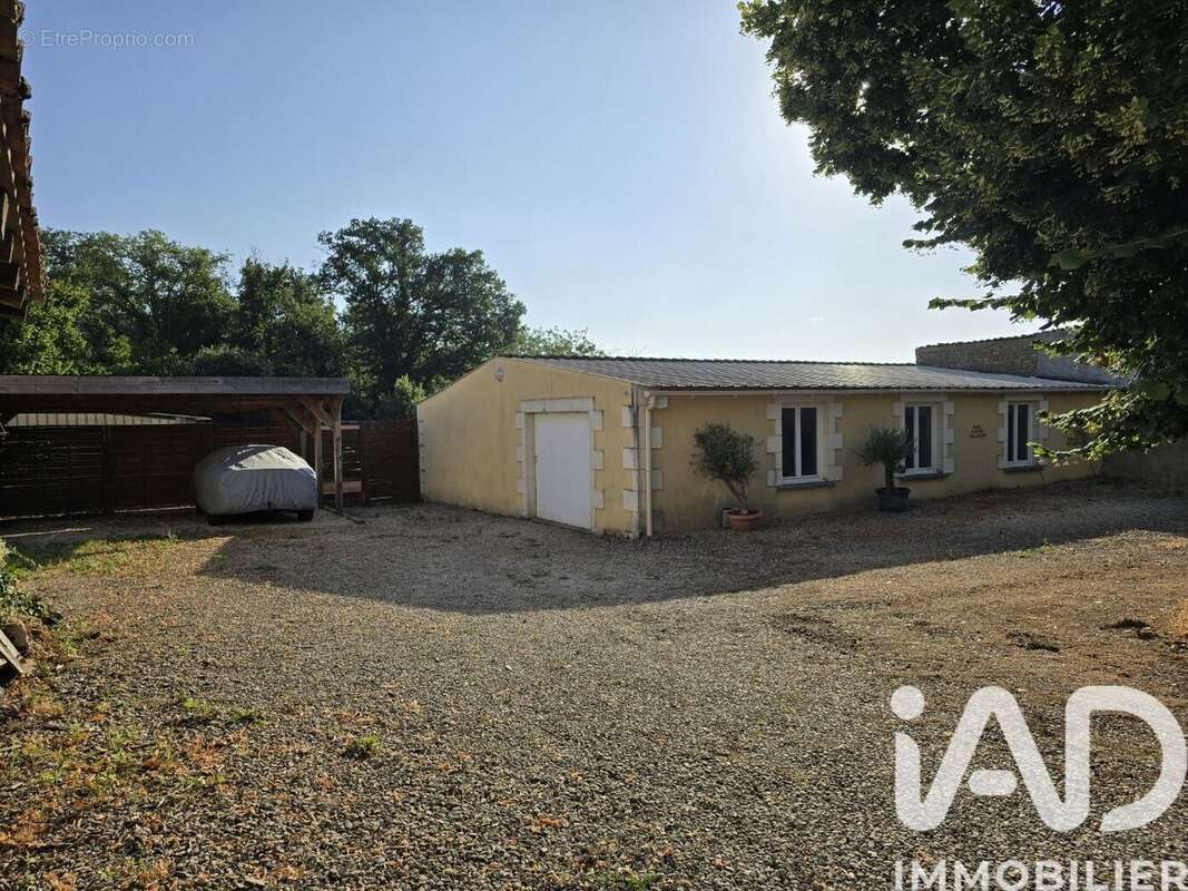 Photo 2 - Maison à SAINT-VARENT