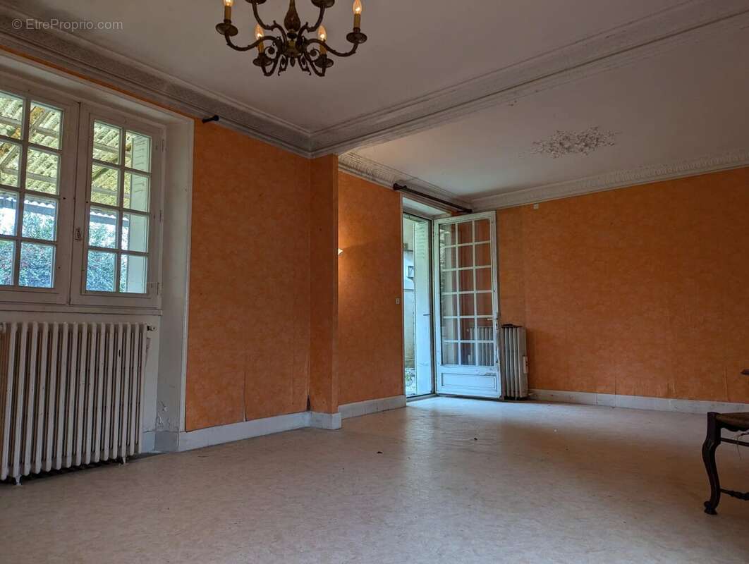 Appartement à LUSSAC-LES-EGLISES
