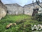 Photo 1 - Parking à ILLATS