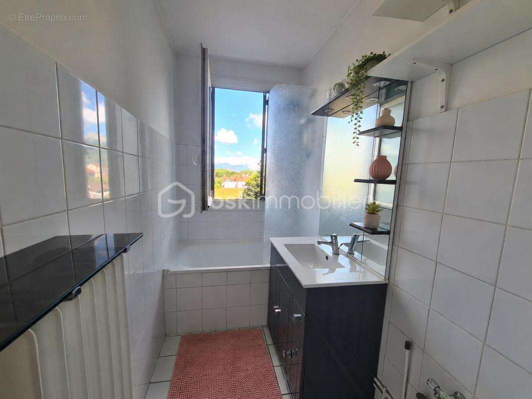Appartement à SAINT-MARTIN-D'HERES