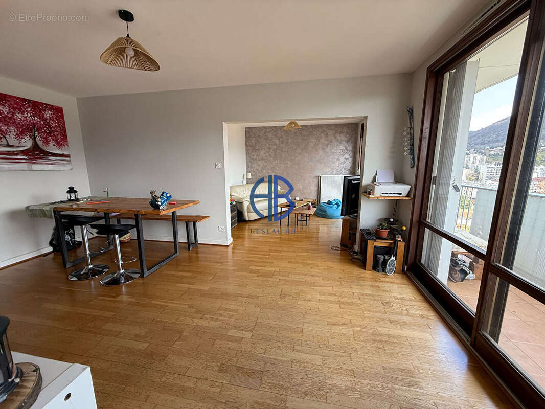 Appartement à VOIRON
