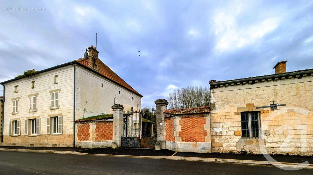Maison à ECURY-SUR-COOLE