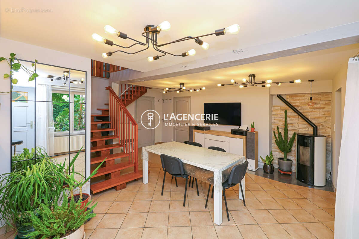 Maison à LAGRAVE