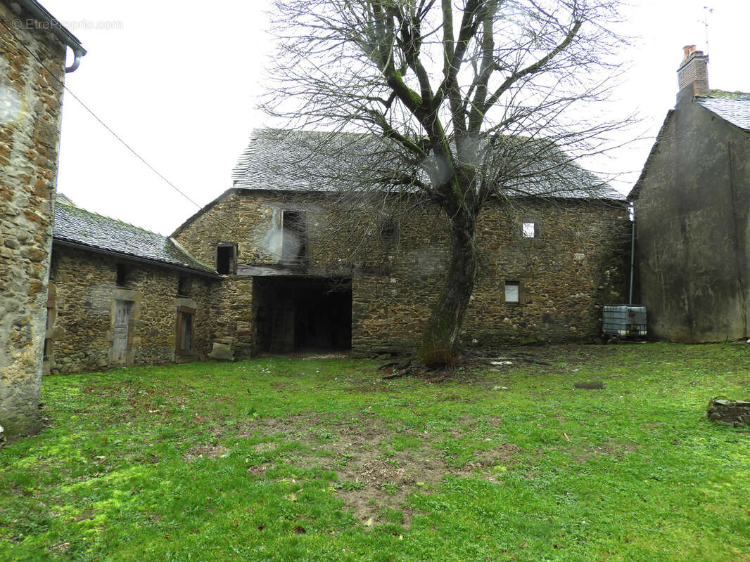 Maison à PREVINQUIERES