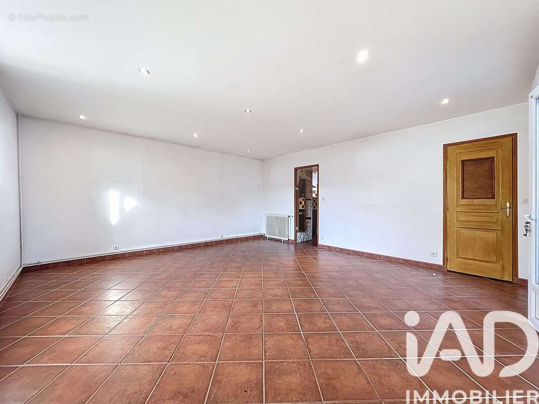 Maison 140 m² à Montillot  - photo 6