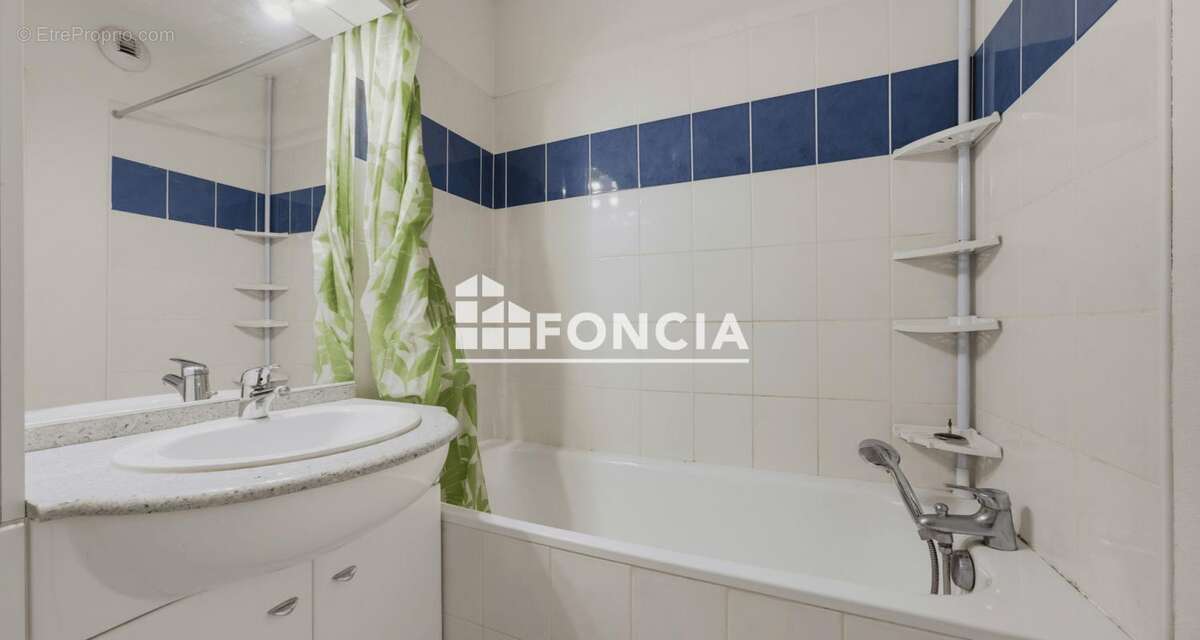 Appartement à SAINT-QUENTIN-DE-BARON