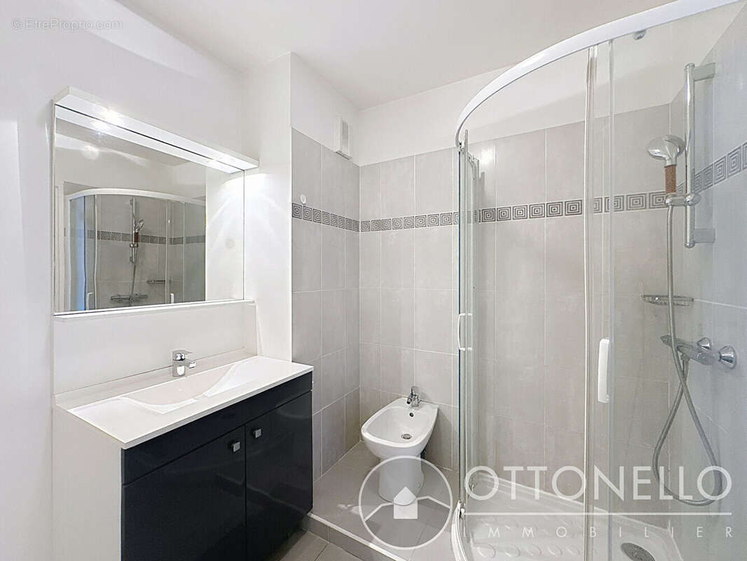 Appartement à ROQUEBRUNE-SUR-ARGENS