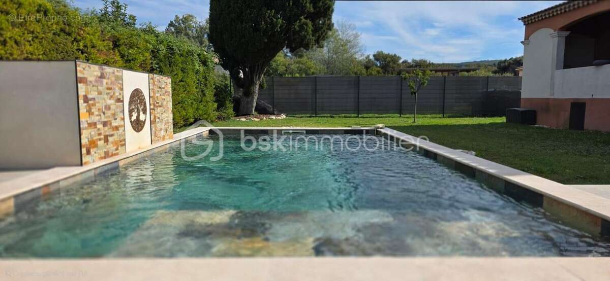 Maison à SAINT-LAURENT-DES-ARBRES