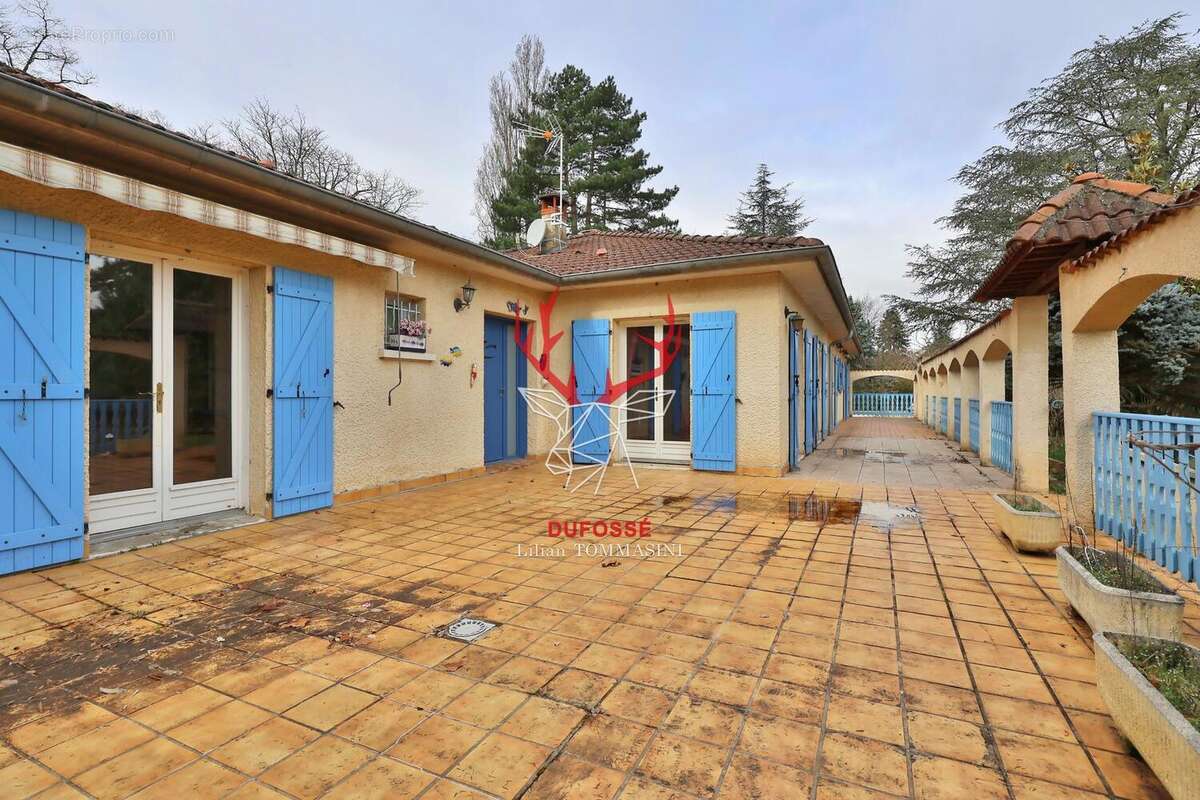 Maison à LA TOUR-DE-SALVAGNY