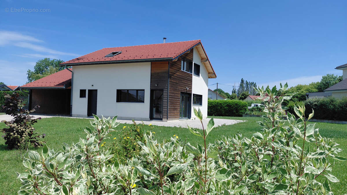 Maison à VERCEL-VILLEDIEU-LE-CAMP