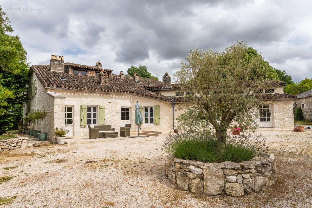 Maison à MONTAIGU-DE-QUERCY