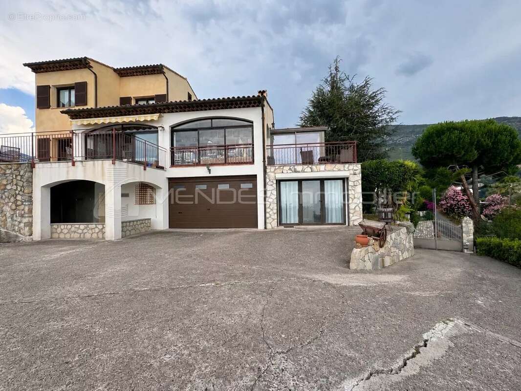 Vue spectaculaire villa avec piscine a menton - photo 18