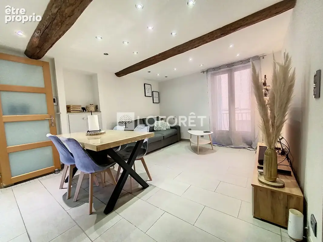 CASTELLAR - Appartement 3 pièces avec terrasse vue mer/montagne - photo 2