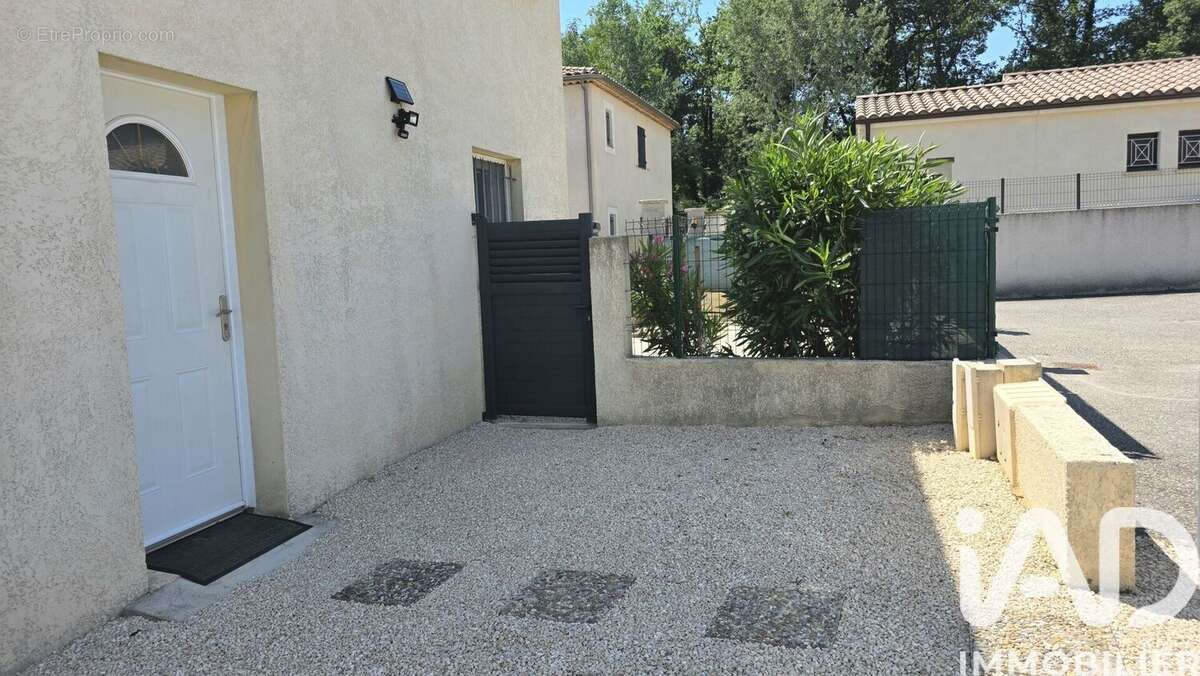 Photo 2 - Maison à SAINT-JULIEN-DE-PEYROLAS