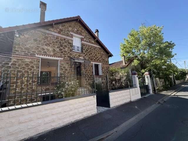 Maison à SAVIGNY-SUR-ORGE